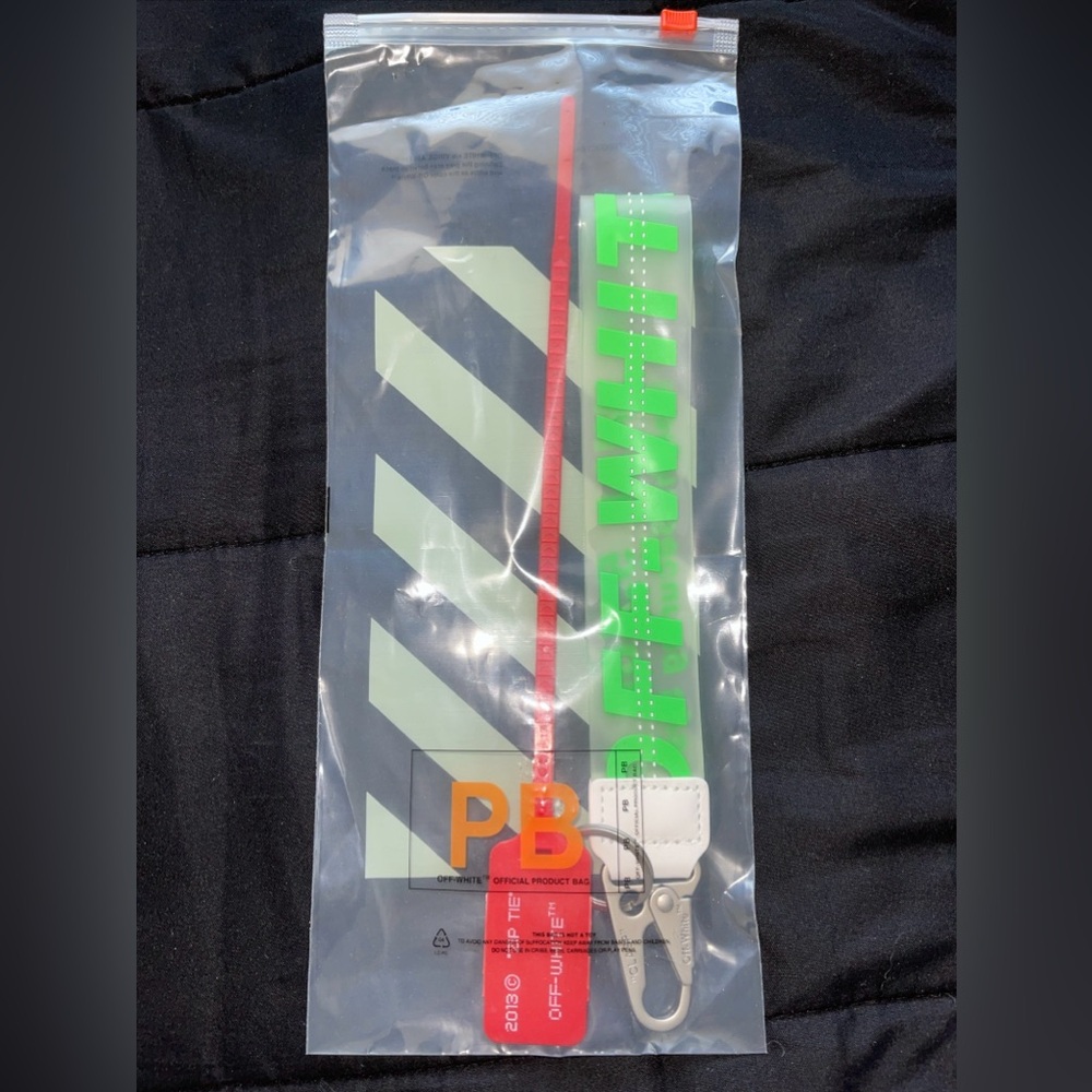 Custom off white key chain (green)
